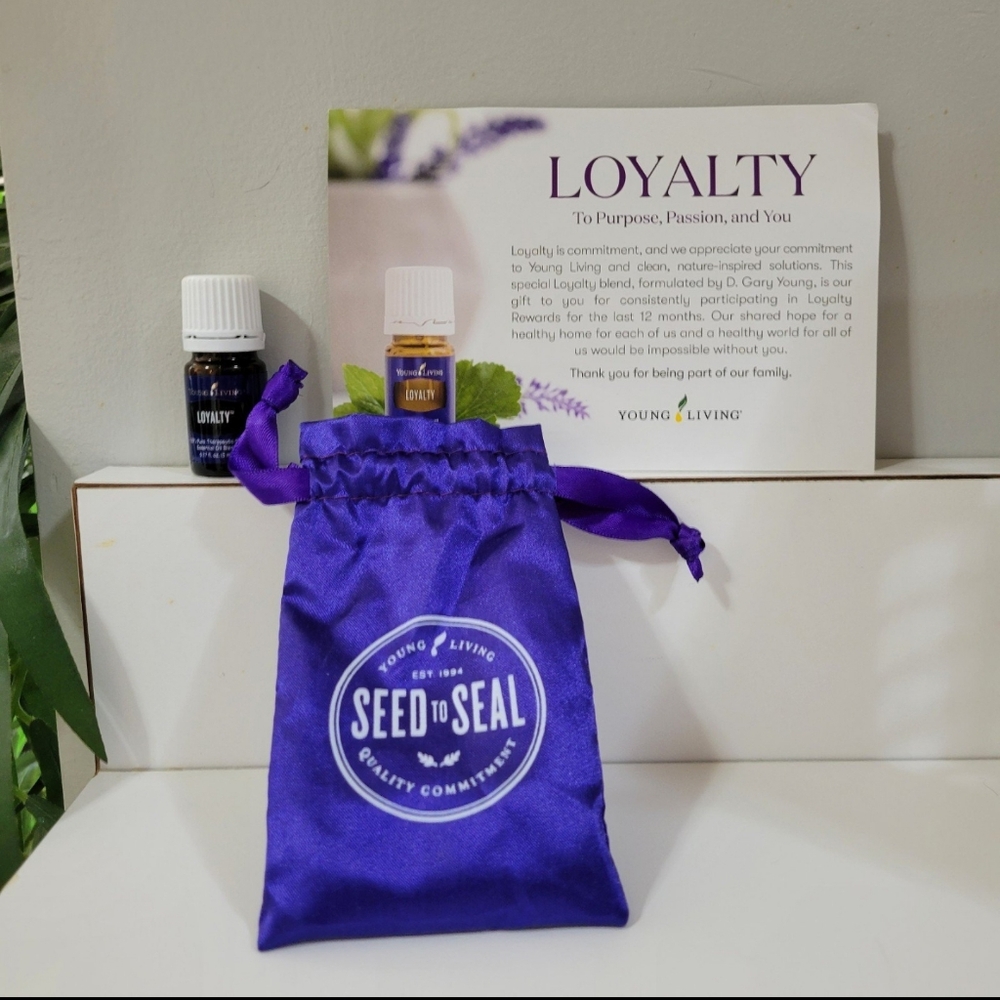 5ML LOYALTY ESSENTIAL OIL WITH POUCH - Picture 3 of 4
